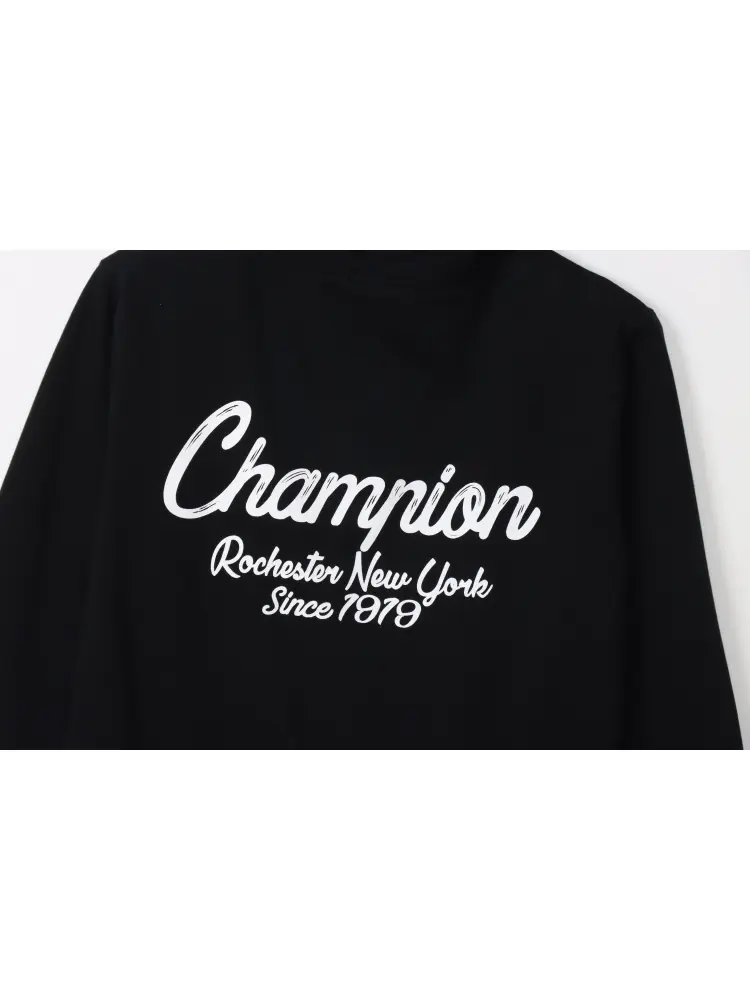 ブラック 【Champion(チャンピオン)】筆記体グラフィックプルパーカー 
