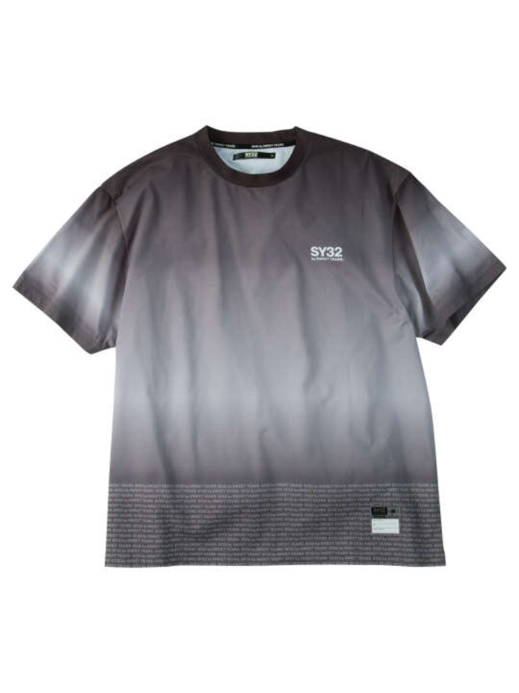 【SY32bySWEETYEARS(エスワイサーティトゥバイスィートイヤーズ)】グラデーションロゴ半袖Tシャツ＊カタログ商品